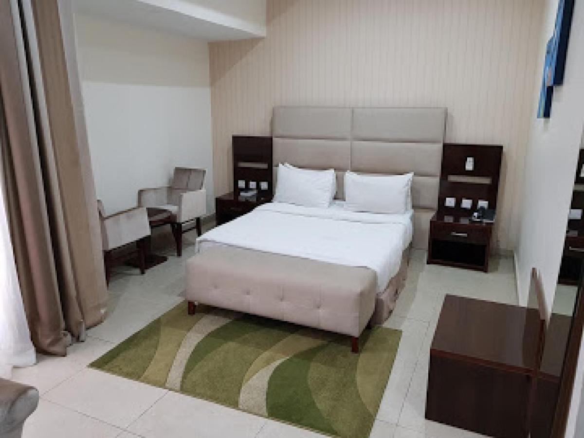 Room In Lodge - Full Moon Hotel Оверрі Екстер'єр фото